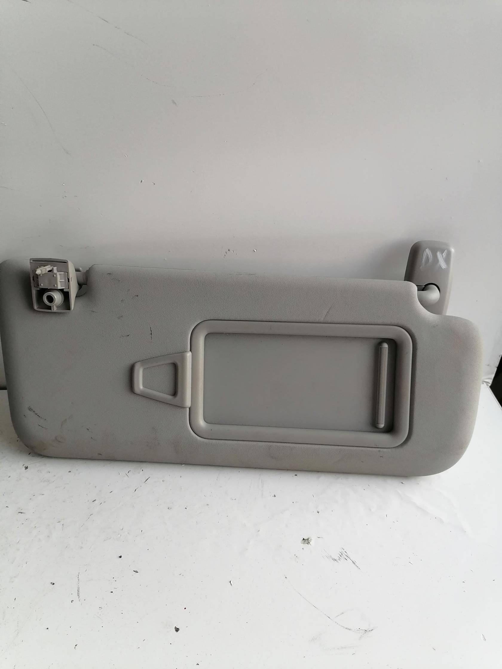 Aletta parasole parabrezza dx.